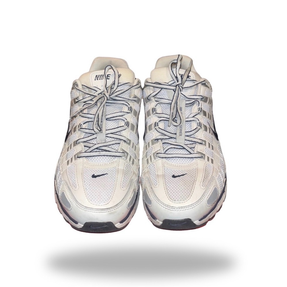 2 day offer $30!! Nike White and Gray Sneakers p-6000 with box Free gift!